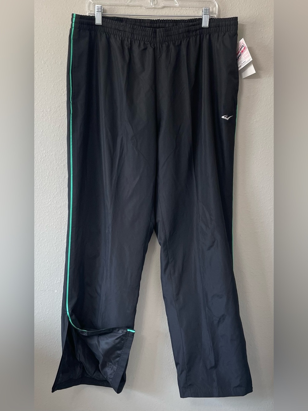 Everlast Men’s XL Black Track/Wind Pants Green Piping Ankle Zip NWT